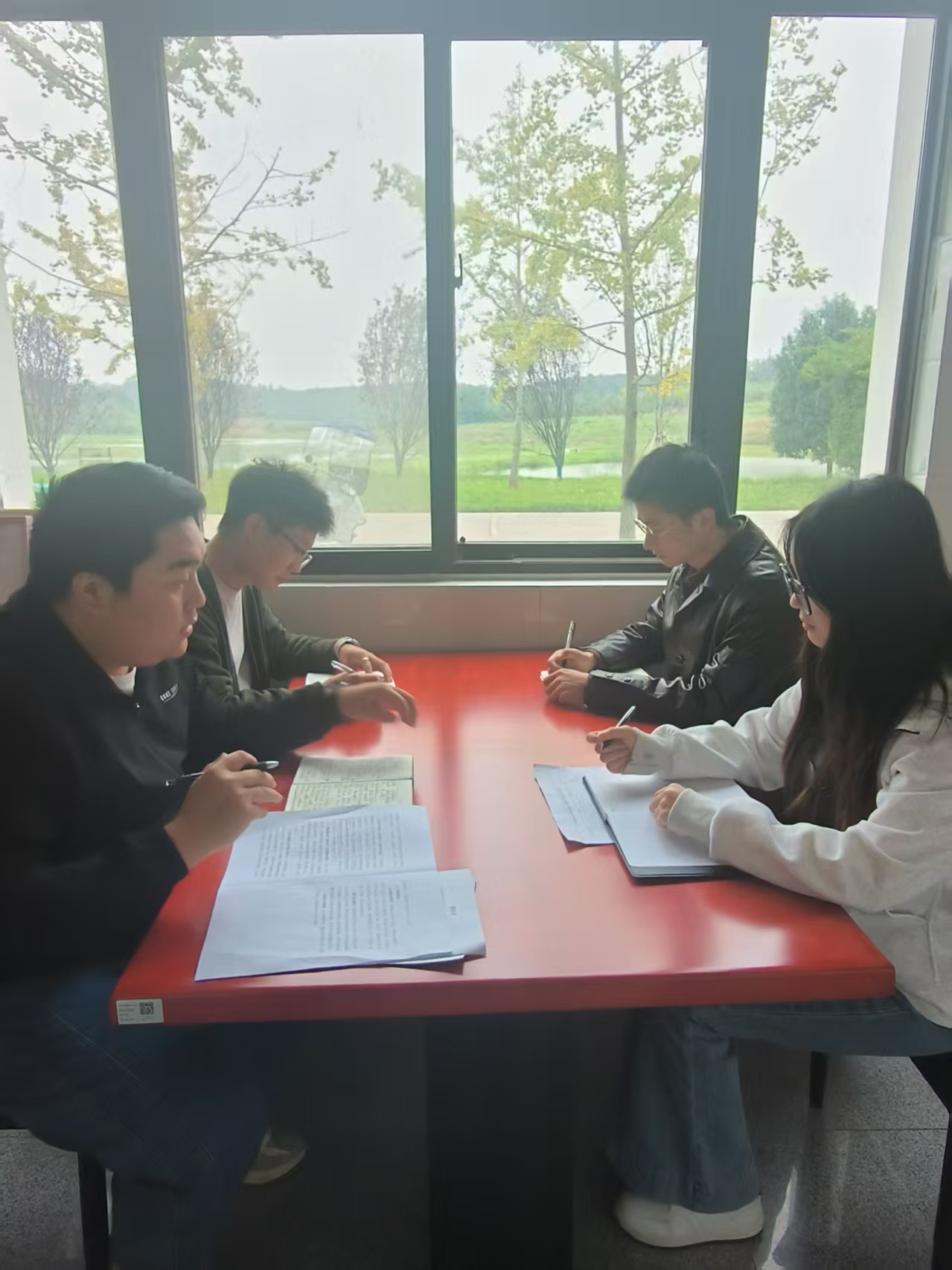 图文信息中心召开第二次工作例会