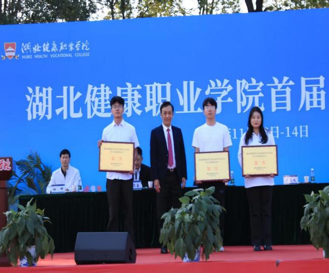 a660897cea3f4456ef6b7e983140ac1