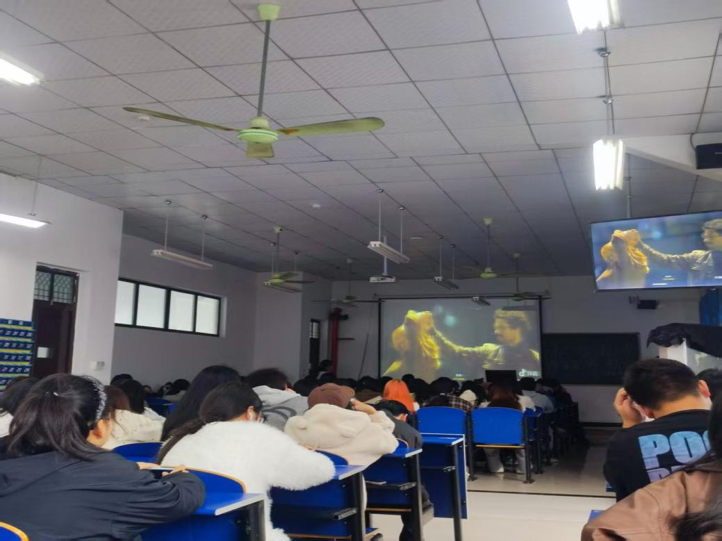 大厅里的人们

AI 生成的内容可能不正确。