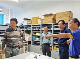 系部主任走访实训室
